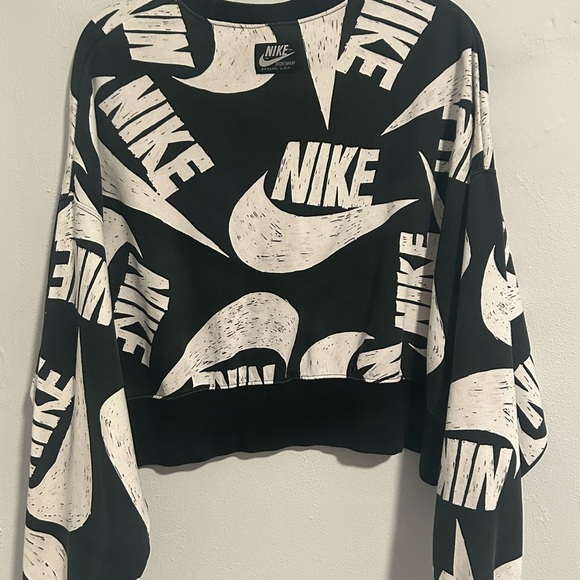 Nike Black and White Cropped Graphic Hoodie - Picture 2 of 4